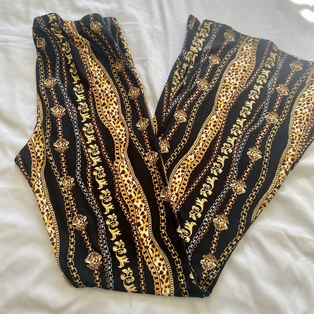 ✨💛🖤FASHION NOVA FLARES